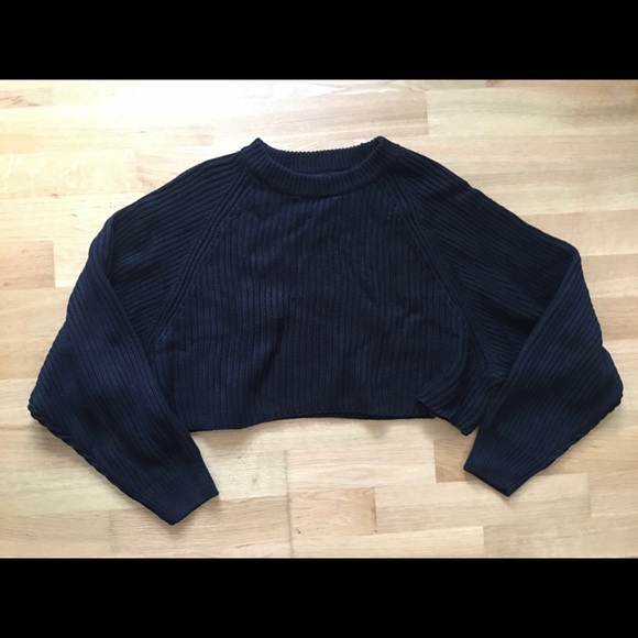 NWOT Lulu’s black cropped sweater - Picture 5 of 5